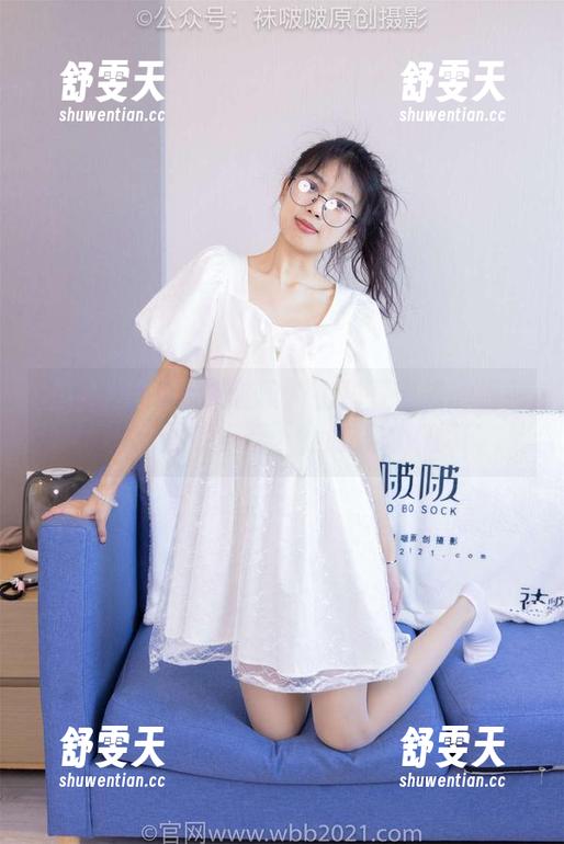 BoBoSocks袜啵啵-小甜豆 BoBoSocks袜啵啵 - 小甜豆带来的福利图片:匡威板鞋下,甜蜜的瞬间!
