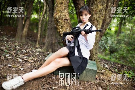 GIRLT果团网-龚玥菲 GIRLT果团网 - 在龚玥菲的夏日写真图包中,发现了“无法抗拒的夏天魔力”!