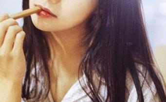 不容错过的免费福利！果团网女博士的作品，仿佛时间在此停滞。