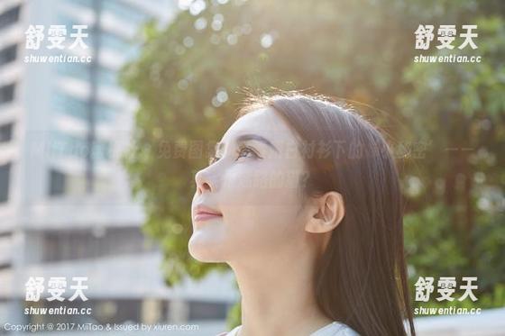 MiiTao蜜桃社-伊素妍 MiiTao蜜桃社 - 免费图集:伊素妍白衬衫下的‘小秘密’——其实是迷路的猫?