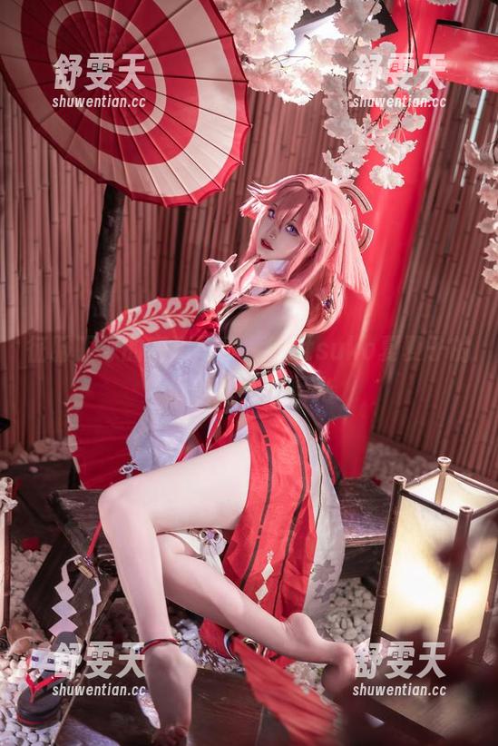 征服眼球的高清写真，Natsuko夏夏子的反差修女大曝光
