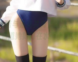 Tomoyo酱与浪花共舞，竞泳写真集——想知道她如何在水面上撒娇？