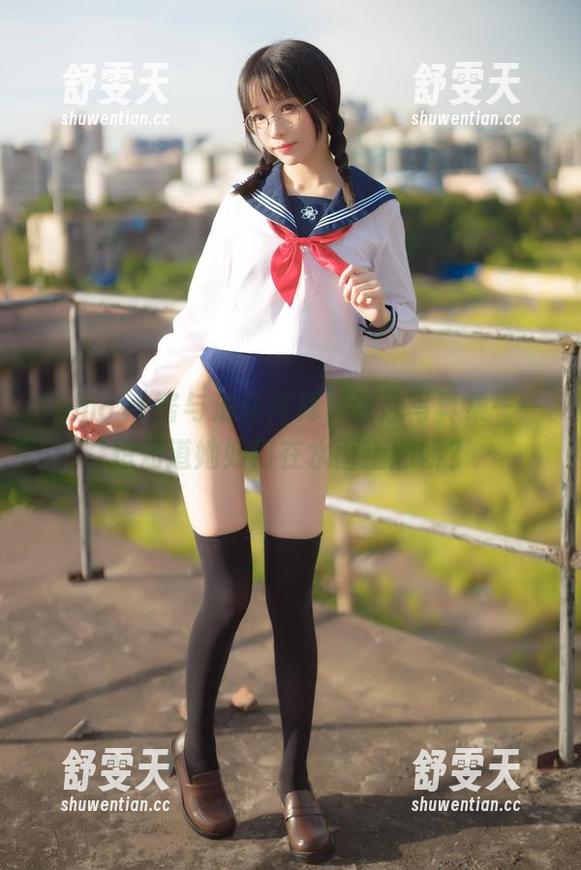Tomoyo酱与浪花共舞，竞泳写真集——想知道她如何在水面上撒娇？