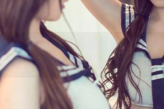 UGirls尤果网 – 穿越裤里丝的奇妙探险：娜依灵儿私拍图集里的梦幻旅程