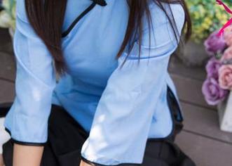 UGirls尤果网 – 芊小童的校服作品：阳光透过树叶，我的心情就像那个季节
