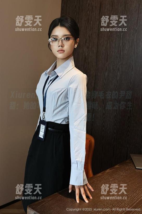 Xiuren秀人网 - 世上最会穿毛衣的尹甜甜：她的写真集真是充满趣味，成为你生活中的幽默资源！