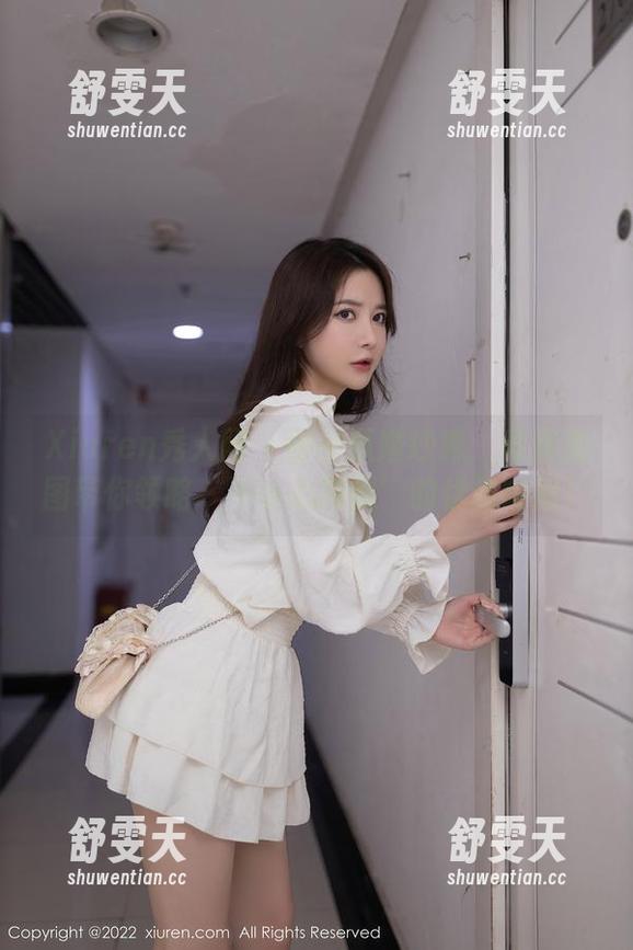 Xiuren秀人网 - 谢小蒽婚纱秀：高清美图带你领略‘不小心摔倒’的优雅瞬间！