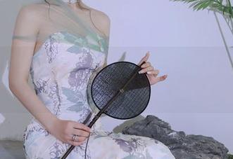 Xiuren秀人网 – 网袜下的秘密花园：赵万灵的神秘图片下载体验！