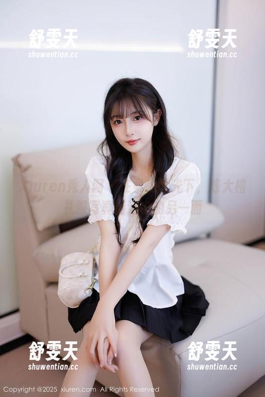 Xiuren秀人网-陈大榕 Xiuren秀人网 - 在柔和灯光下,陈大榕礼服写真精选中的另一面
