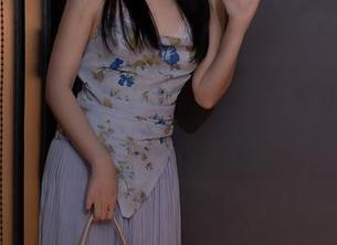 Xiuren秀人网 – 不可思议的私拍！麻布学妹的礼服原图让我瞳孔放大
