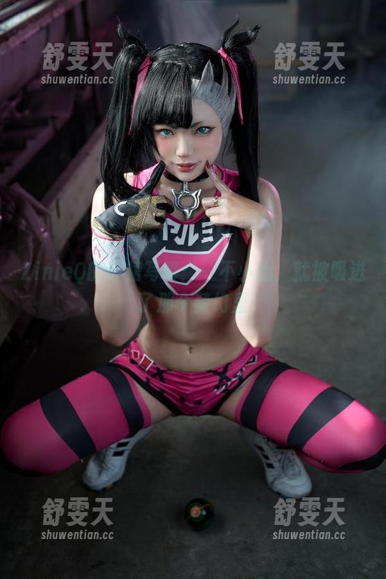 ZinieQ的红裙写真：一不小心，就被吸进了那个梦幻里