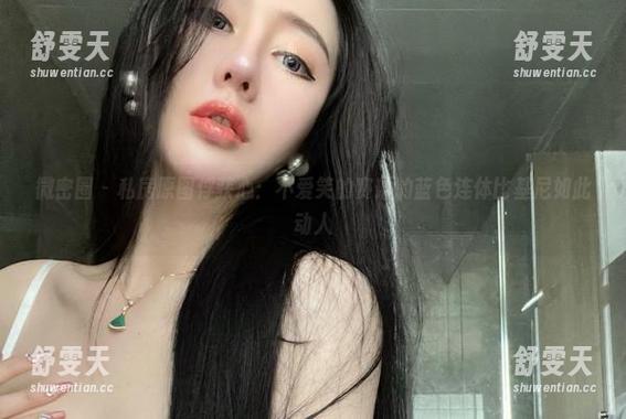 微密圈 - 私房原图俘获心：不爱笑的赛琳的蓝色连体比基尼如此动人