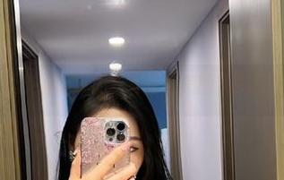 微密圈 – 不爱笑的赛琳的极致性感美图，瞬间点燃你的幻想