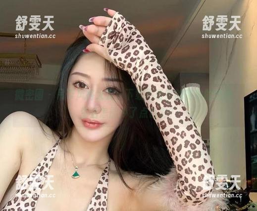 微密圈 - 吊带风格大赏：下载不爱笑的赛琳的美图，生活怎能少了点色彩？