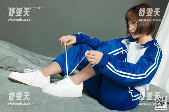 丽柜 - 晴晴网袜写真：每一张图包都让人心跳加速，真是太刺激了！