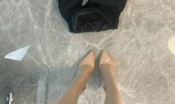 微密圈 – 俏妞qiaoniu66的写真精选：雅俗共赏的奇妙旅程，快来一起感受这份“矛盾”的美