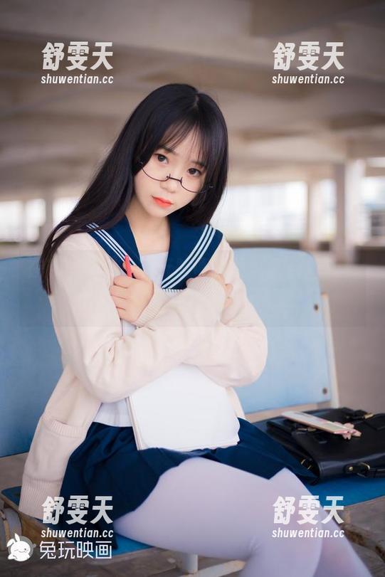 在芦苇丛里，兔玩映画捕捉到了白丝的那些瞬间，原图真是太动人了！