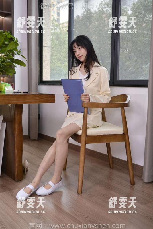 初夏女神 - 独特的安妮，作品里的高清剧情让我感受到时间的流转，呼吸之间的魔力。