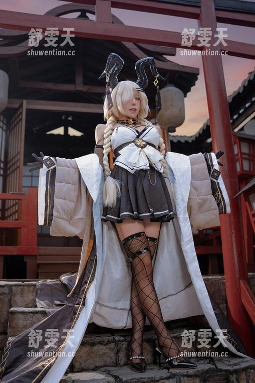 在高清里，咬人小小兔带你看少女的另一面！