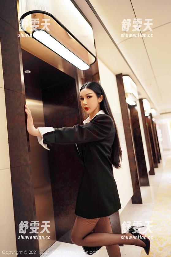 嗲囡囡 - 从未见过的田冰冰：丝袜下的光影游戏