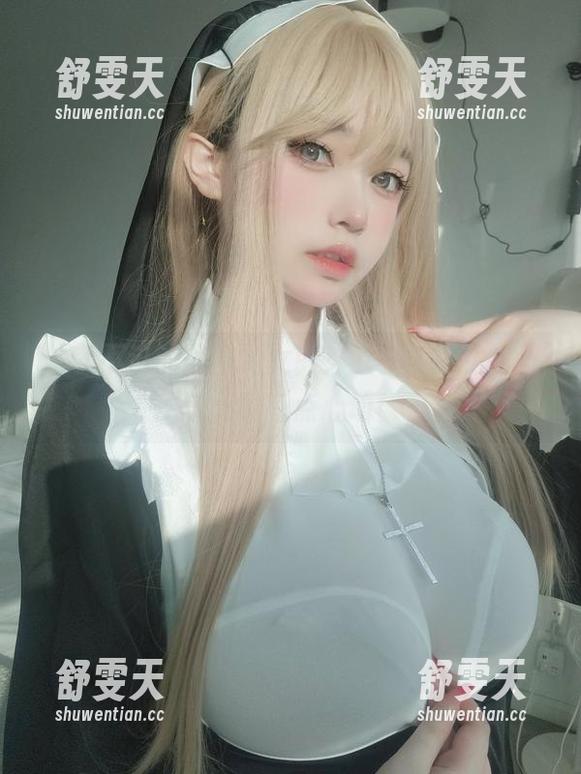 从容不迫的黑丝兔女郎：女主K的私拍，让我竟有点心动！