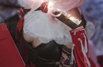 图集中的微妙气息：宫本桜瑜伽美得让人不知所措！