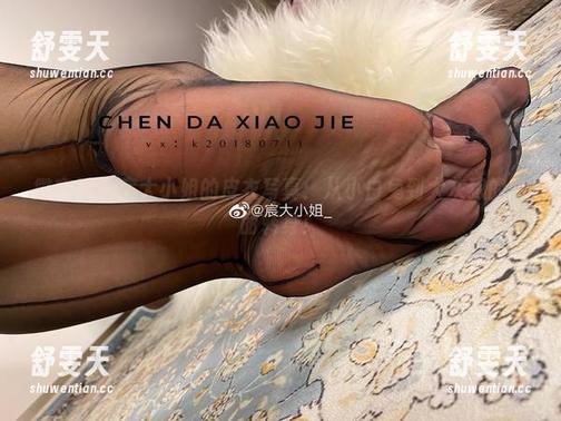 宸大小姐 微密圈 - 宸大小姐的皮衣写真:从小白兔到大灰狼的华丽转身!