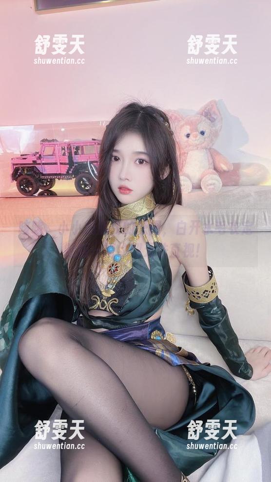 咳咳，小小奶瓶儿的原图，白开水毛衣定制版—简约到无法直视！