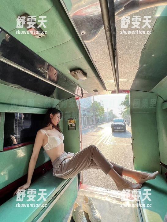 就是阿朱啊 微密圈 - 就是阿朱啊的私房红裙:图集里藏着的调皮瞬间