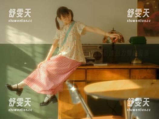 看过幼水铃衣的原图，才知道秋月爱莉的魅力到底有多强！