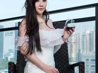 推女神 – 思淇Sukiii美脚的秘密：在轻盈的瞬间发现别样的魅力