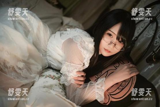 网盘里的秘密：晓美妈内衣写真，感觉我偷看了！