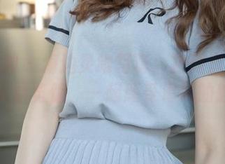 梦丝女神 – 海边灵唯写真：把网盘当成你的私人展览馆，一起感受海风的魅力！