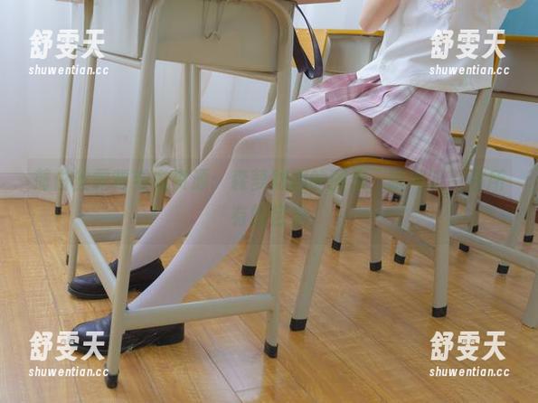 薄白丝露背毛衣资源：森萝财团的图集，瞬间吸引你所有的目光
