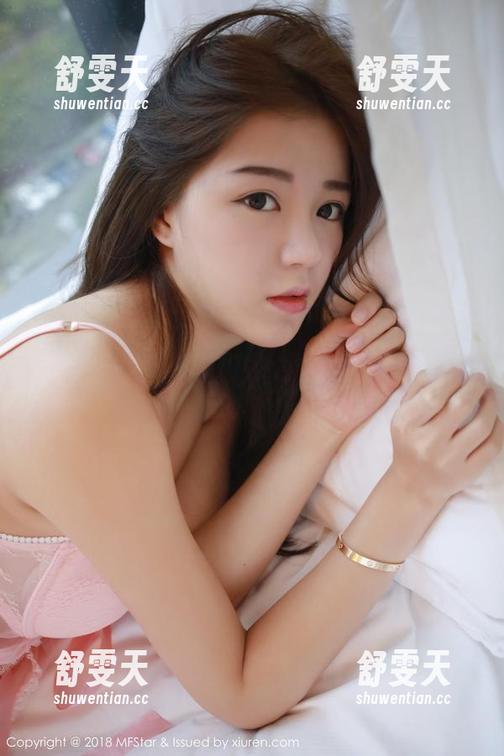 模范学院-伊小七MoMo 模范学院 - 伊小七MoMo的居家秀:无圣光也能有的套图艺术感