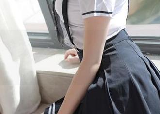 模范学院 – 看了李颖煊baby的美足，你一定会疯狂想下载的吧？