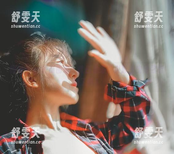 樱晚gigi 樱晚gigi最新图册:秋日私语,树影摇曳间你听到了吗?