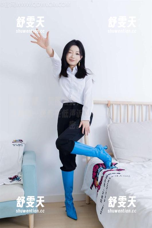 物恋传媒 - 美图漫游：纱纱的吊带图集，仿佛每一张都在低声诉说着一段温柔的秘密。