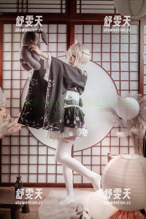 在线高清：白易子教主如何在海边优雅地诠释“随意”