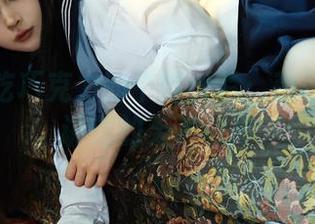 白莉爱吃巧克力的个性大片：芭芭拉原图讲述的无声故事