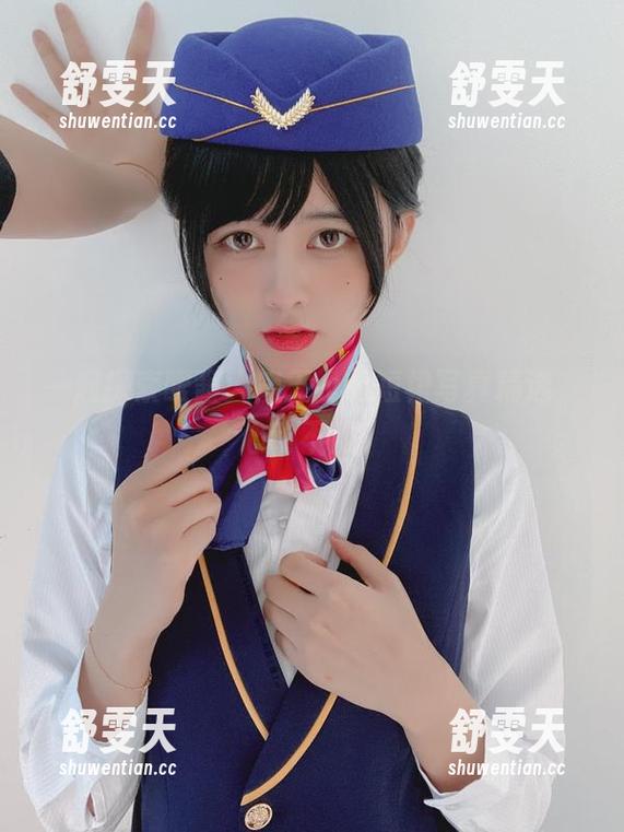 一起探索眼酱大魔王w的短裙写真精选，心动不止！