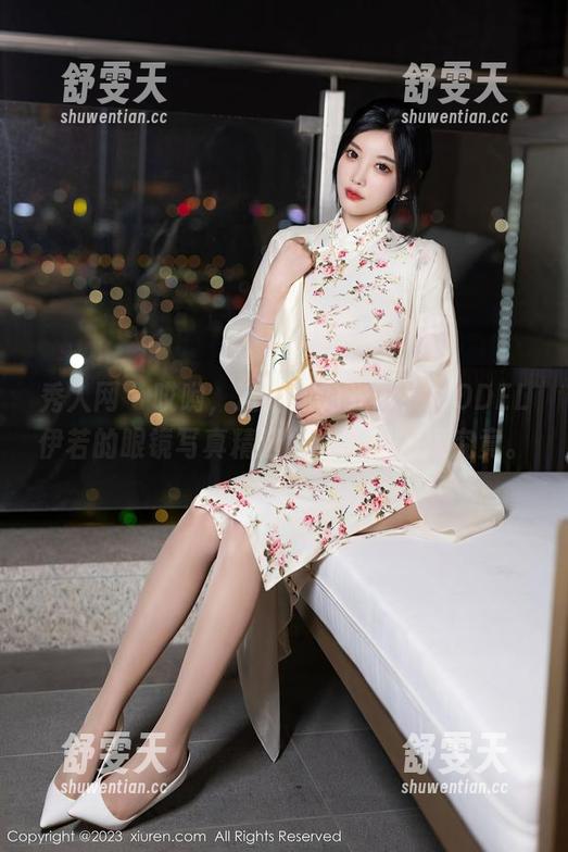 秀人网 - 哎哟，这细腻的光影！MODEL伊若的眼镜写真精选，让人想一探究竟。