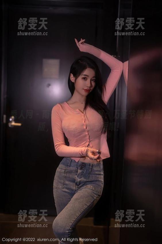 秀人网 - 南初妹妹图集分享：万圣节特别版，巫婆裙子别太短哦！