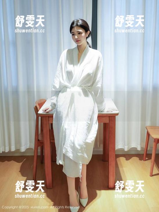 秀人网 - 夏晓Maggy泳池专题：最新资源和水的亲密接触