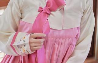 秀人网 – 更新不断的小海臀Rena图集：女王的演绎简直让人无法抵挡。