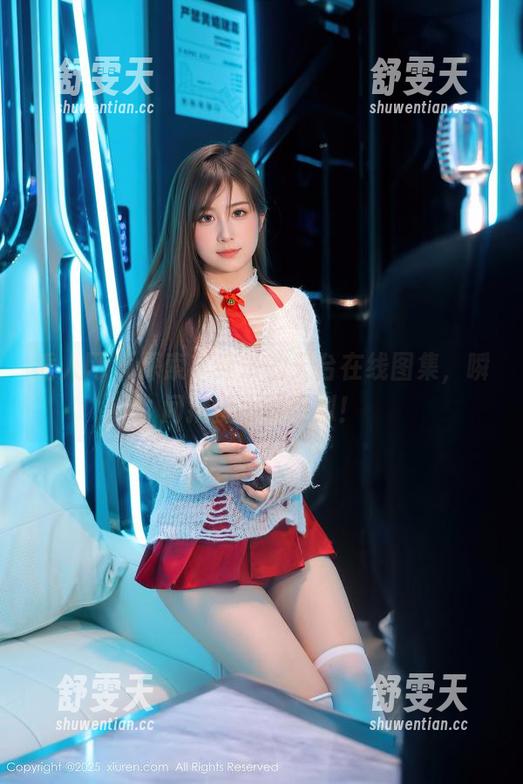 秀人网 - 探索小纯子的天台在线图集，瞬间捕捉心动时刻！