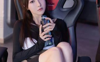 秀人网 – 线上图集揭秘：幼幼在海边的那些调皮瞬间