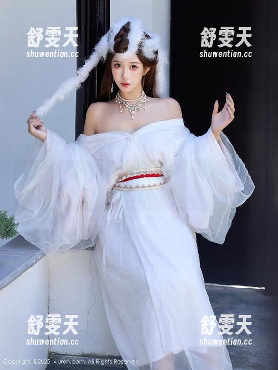 秀人网 - 短裤季：恩一的美图资源让你一秒变时尚达人！