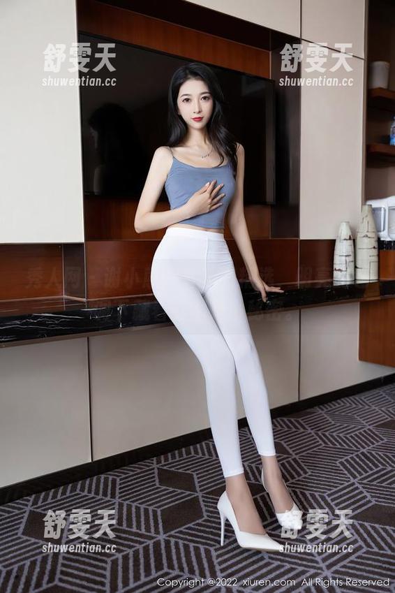 秀人网 - 谢小蒽户外美图精选，明亮的色调下藏着的都是小秘密。