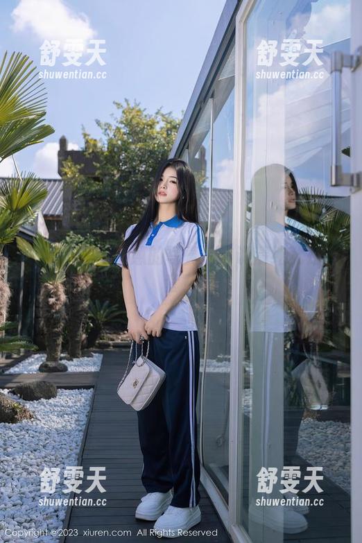 秀人网 - 谢小蒽的写真：谁说清纯就是老套？